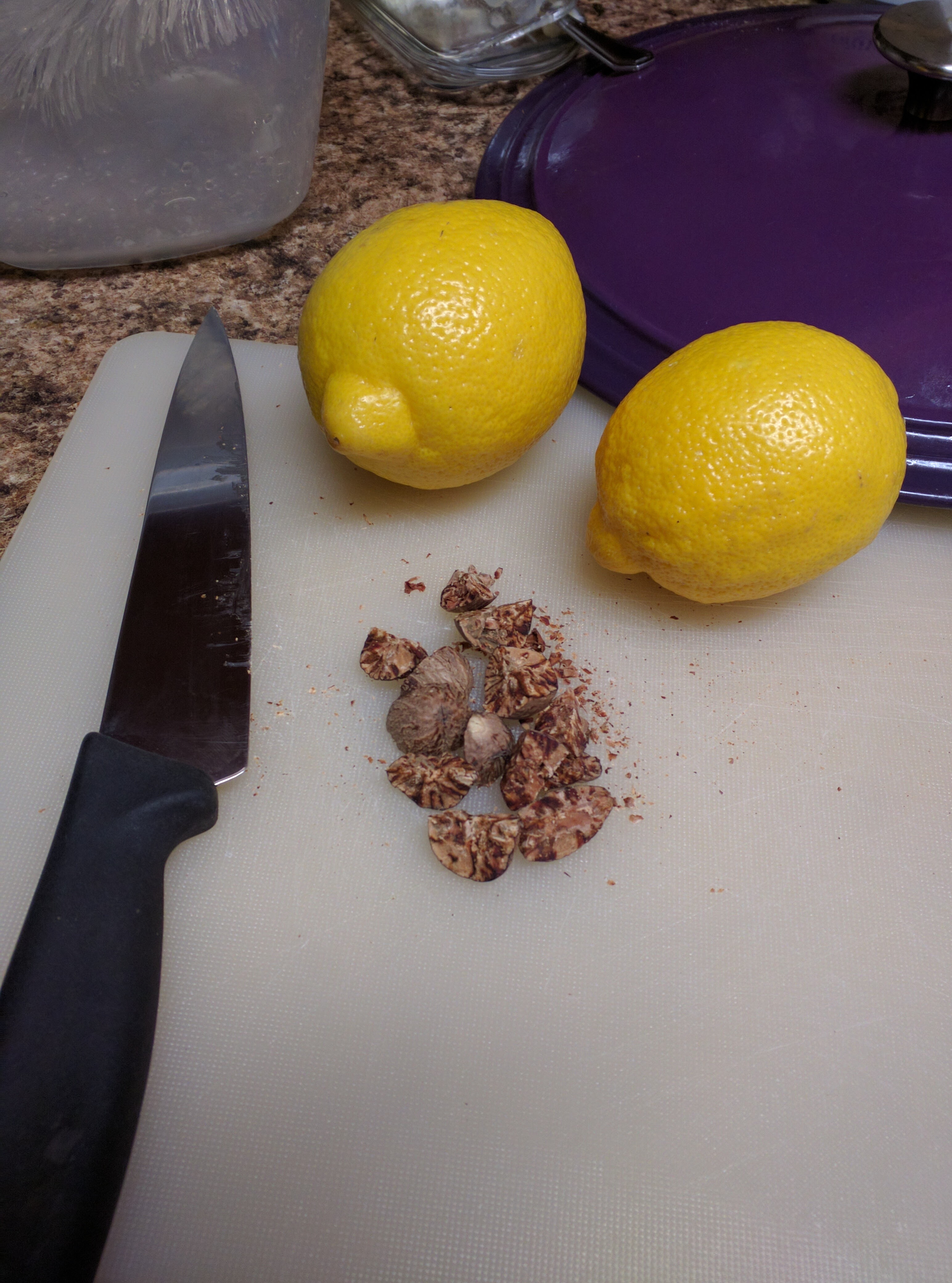 Lemons and nutmegs awaiting honey